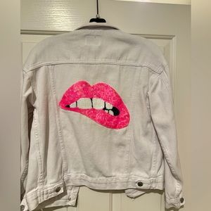White jacket with HOT PINK sequin lips on the back.!